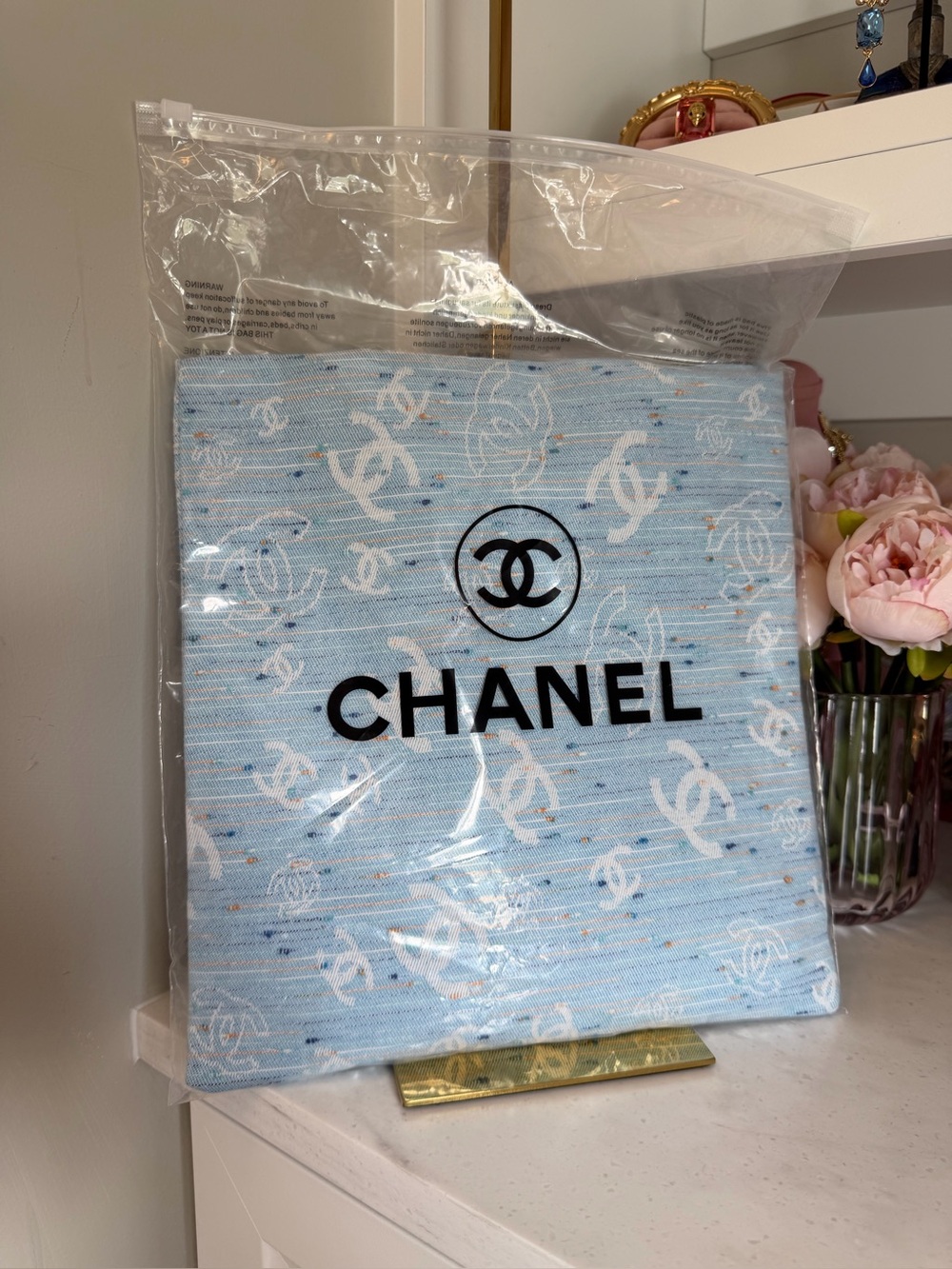Beauty GWP Light Blue and White Logo Jacquard Tote with Gold Accent
